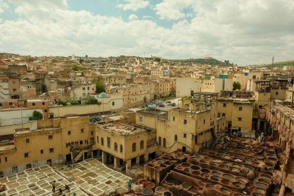 Fès — Médina de Fès — tanneries & Medersa